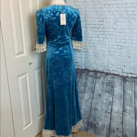 Lait Collection NWT Gwyneth Lace Velvet Maxi Dress in Lake Blue Large Coquette - Picture 5 of 15